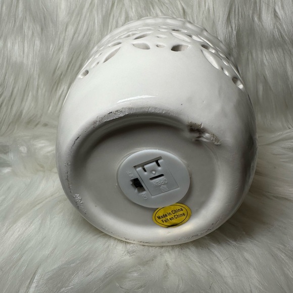 White Ceramic Acorn Decorative Light - Picture 3 of 4